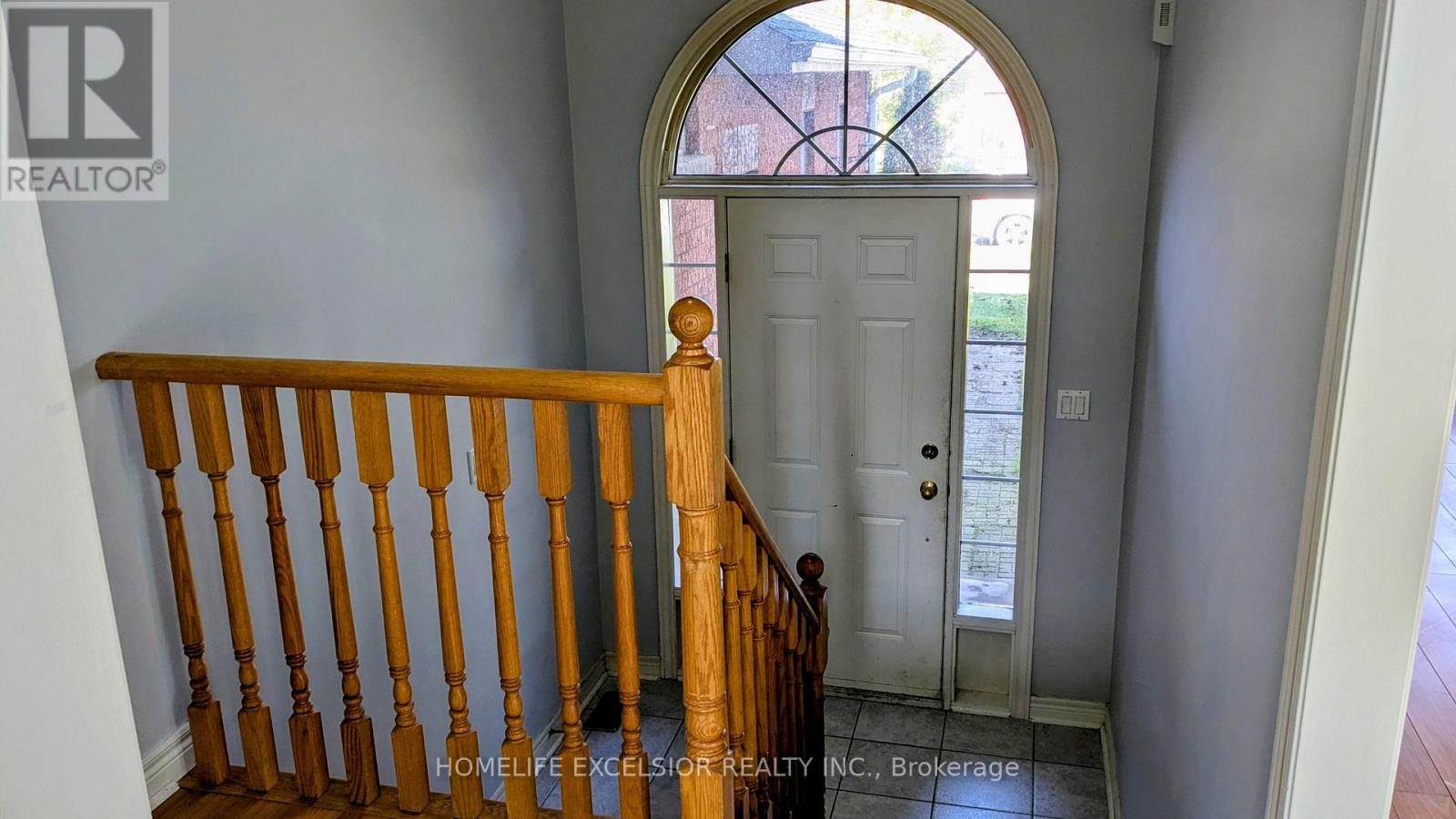 UPPER UNIT - 25 AMBERVIEW DRIVE, Georgina (Keswick South) — photo 2