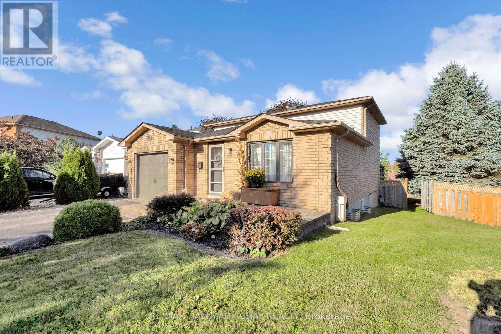 24 RUNDLE CRESCENT, Barrie (Holly) — photo 2