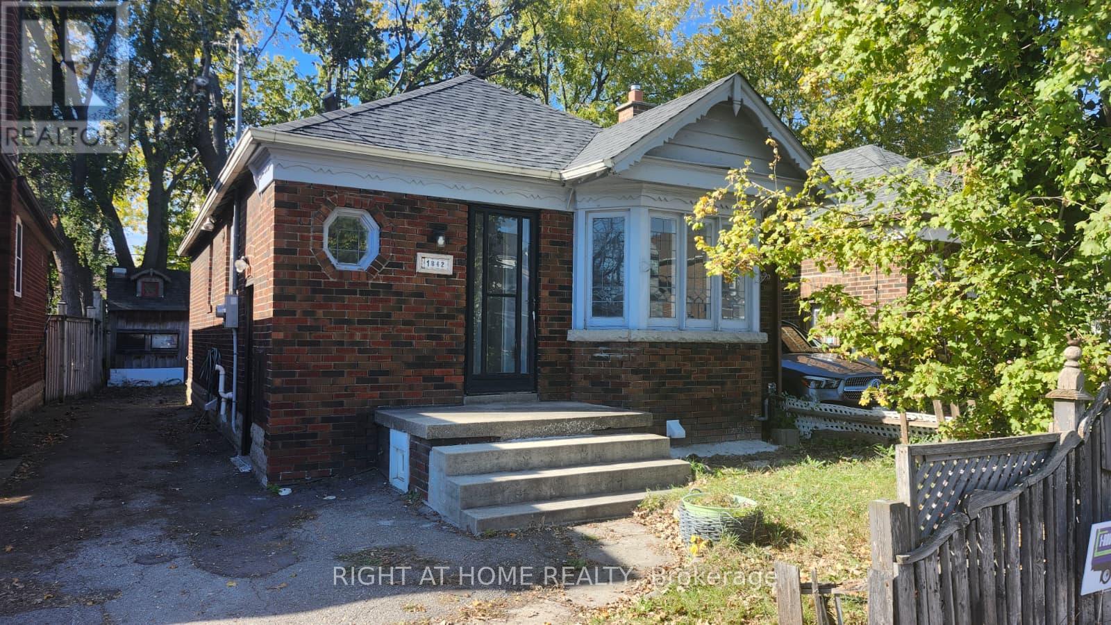 Photo of 1842 Keele Street