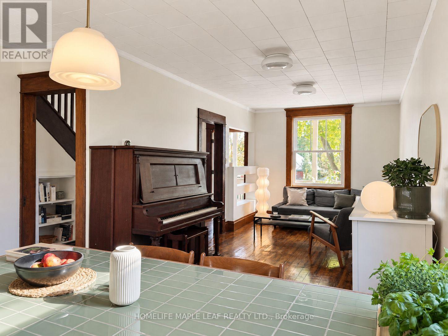 136 FOREST ROAD - 12