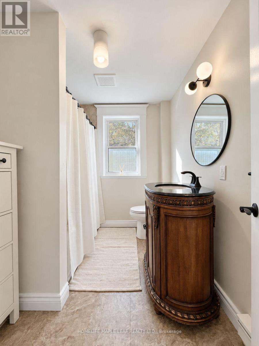 136 FOREST ROAD - 28