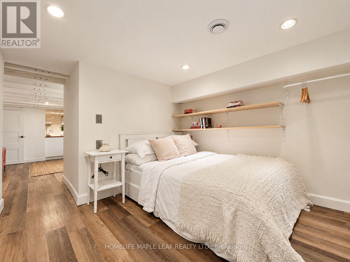 136 FOREST ROAD - 32