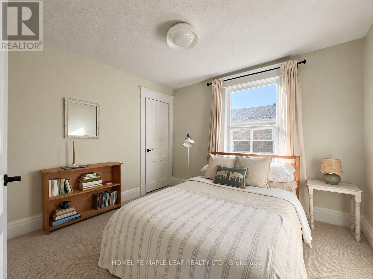 136 FOREST ROAD - 25