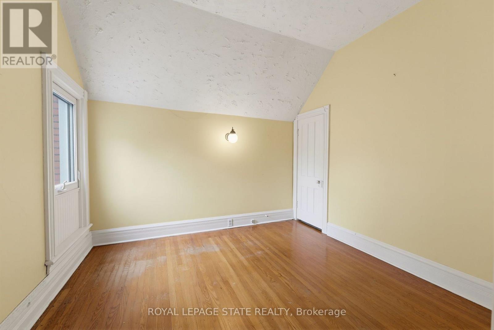16 Alexander Street, Hamilton, ON photo 17