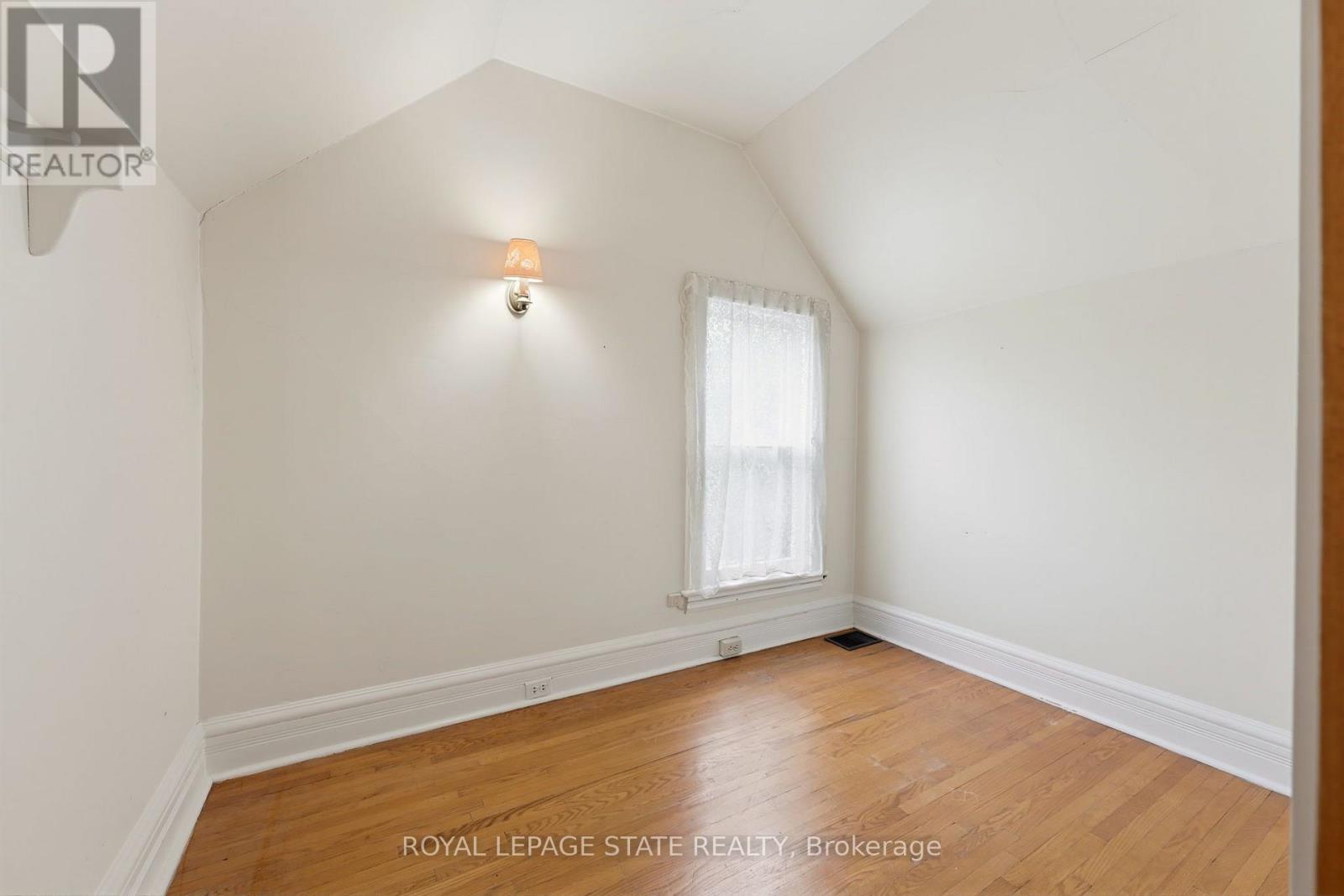 16 Alexander Street, Hamilton, ON photo 19