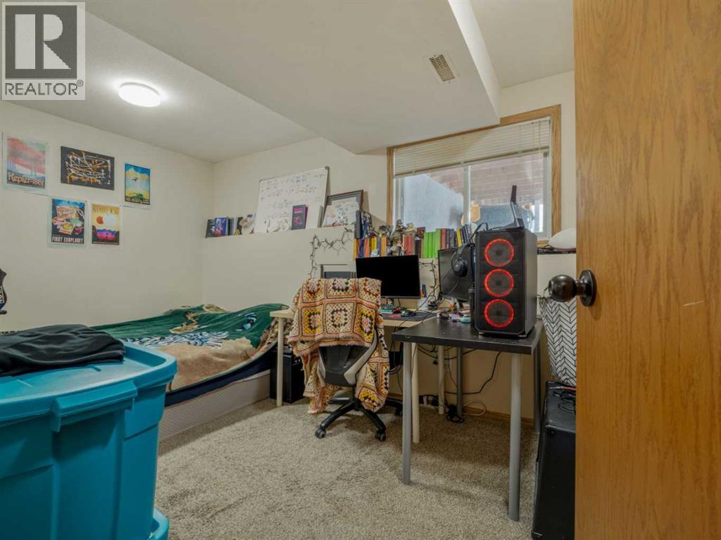 55 Assiniboia Road W, Lethbridge — photo 33
