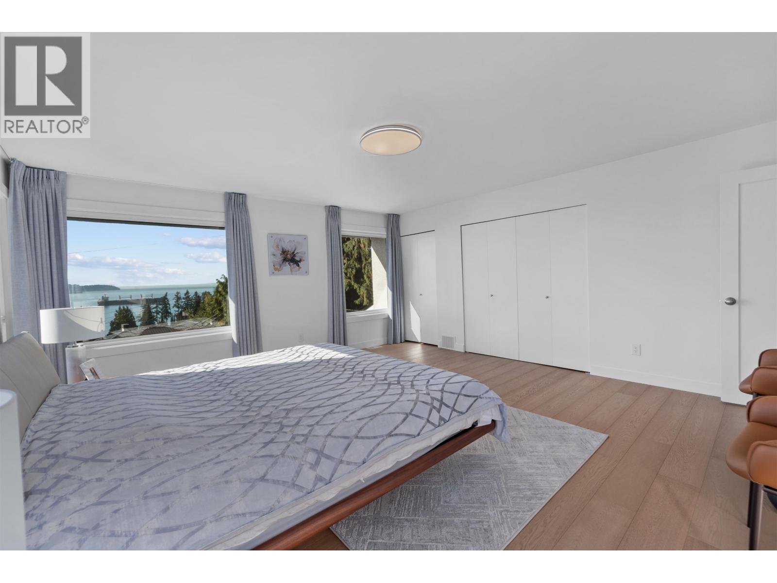 3381 Mathers Avenue, West Vancouver — photo 32
