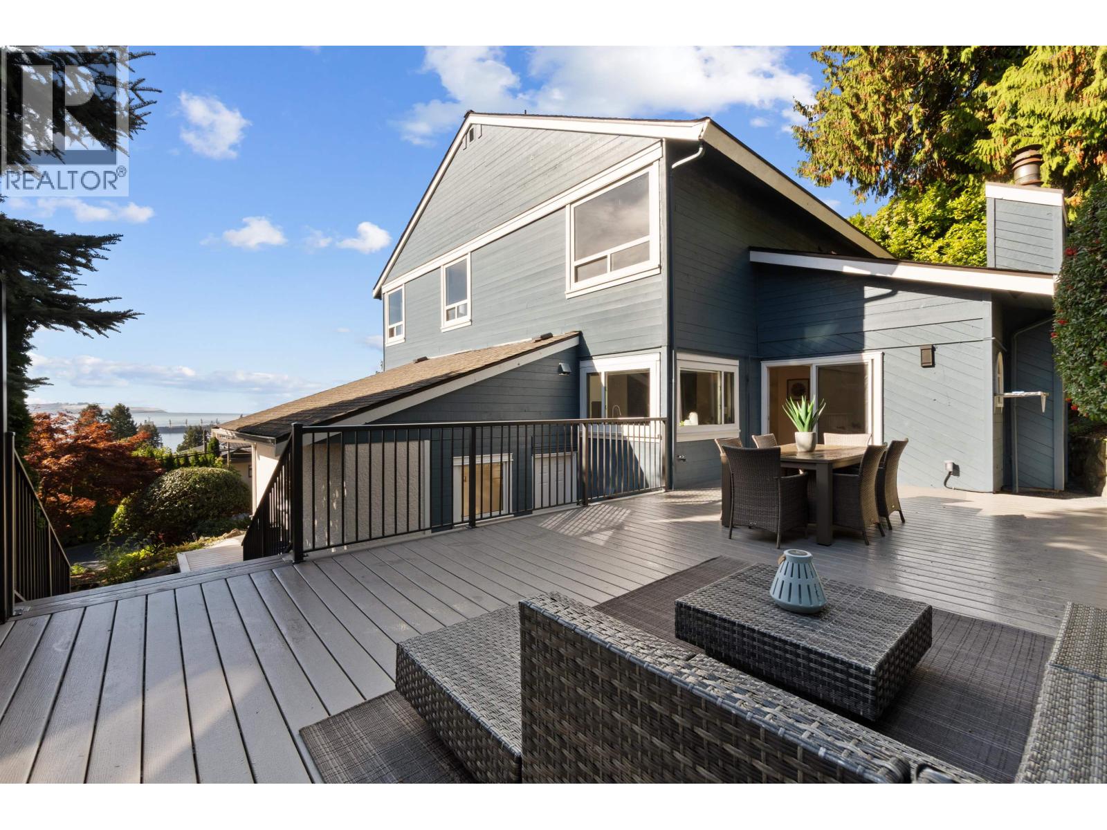 3381 Mathers Avenue, West Vancouver — photo 36