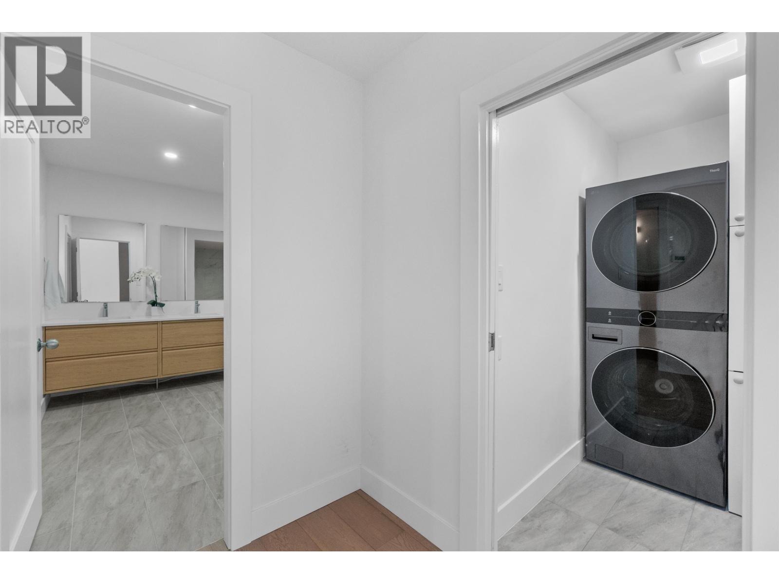 3381 Mathers Avenue, West Vancouver — photo 23