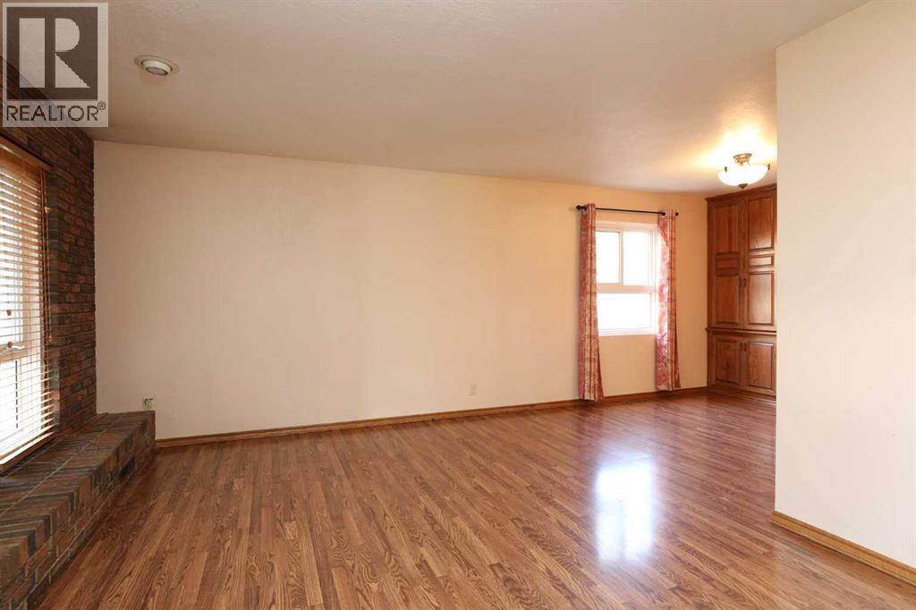 739 23 Street N, Lethbridge — photo 7
