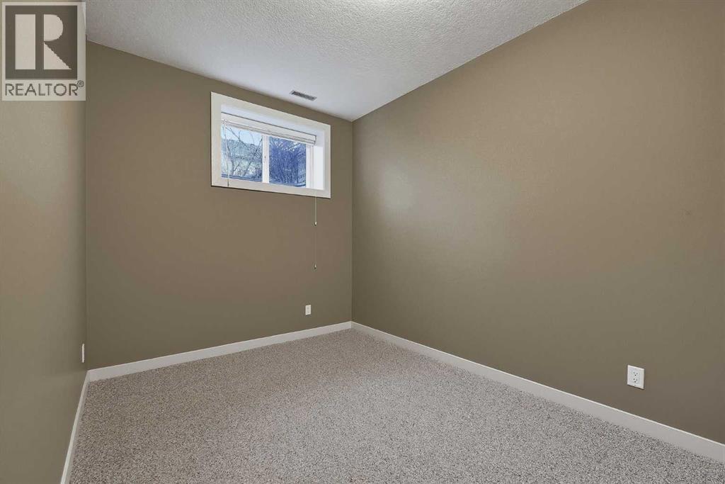 36 Evergreen Square SW photo 37