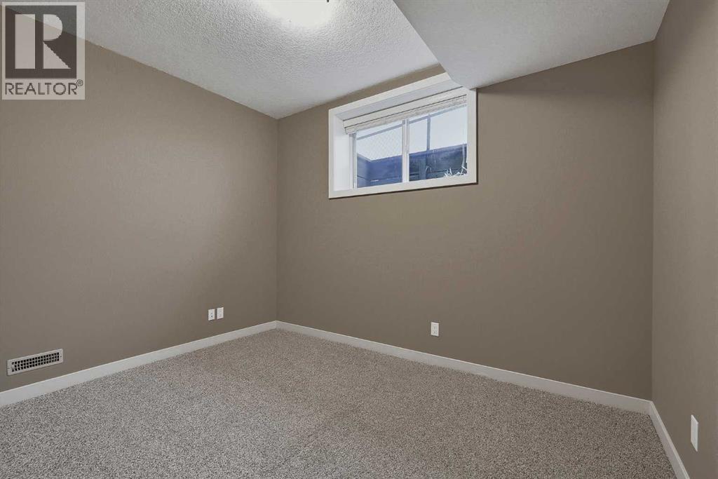 36 Evergreen Square SW photo 39