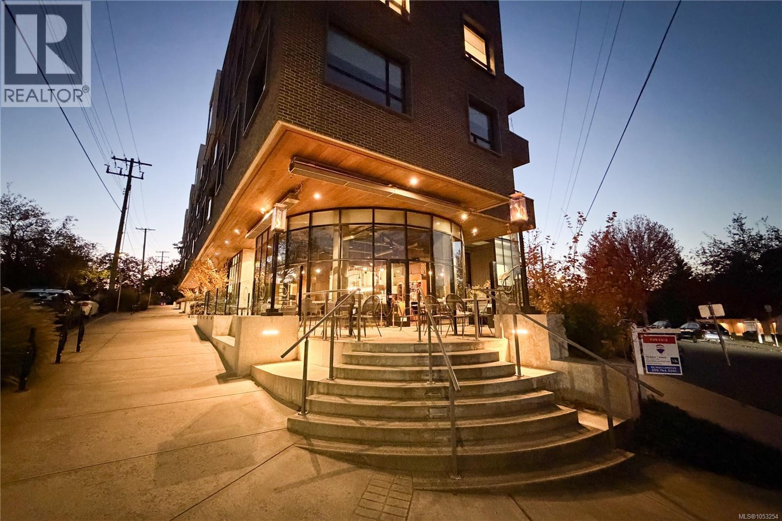  2296 Cadboro Bay Road, Oak Bay