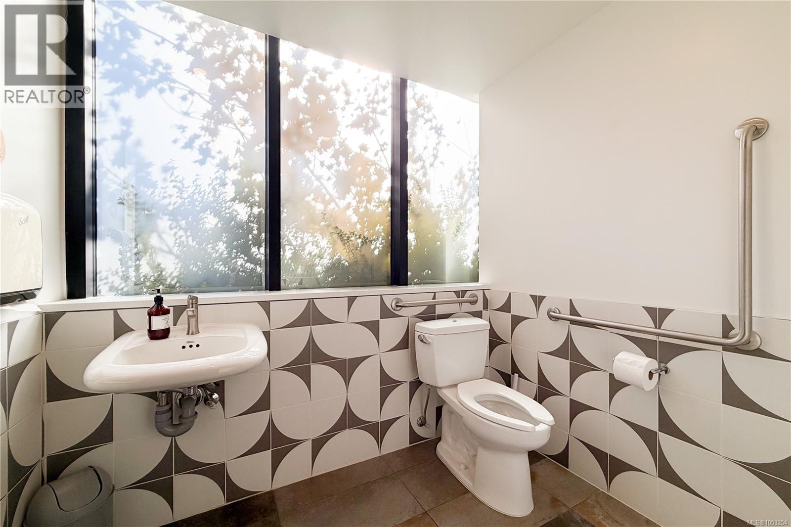  2296 Cadboro Bay Road, Oak Bay