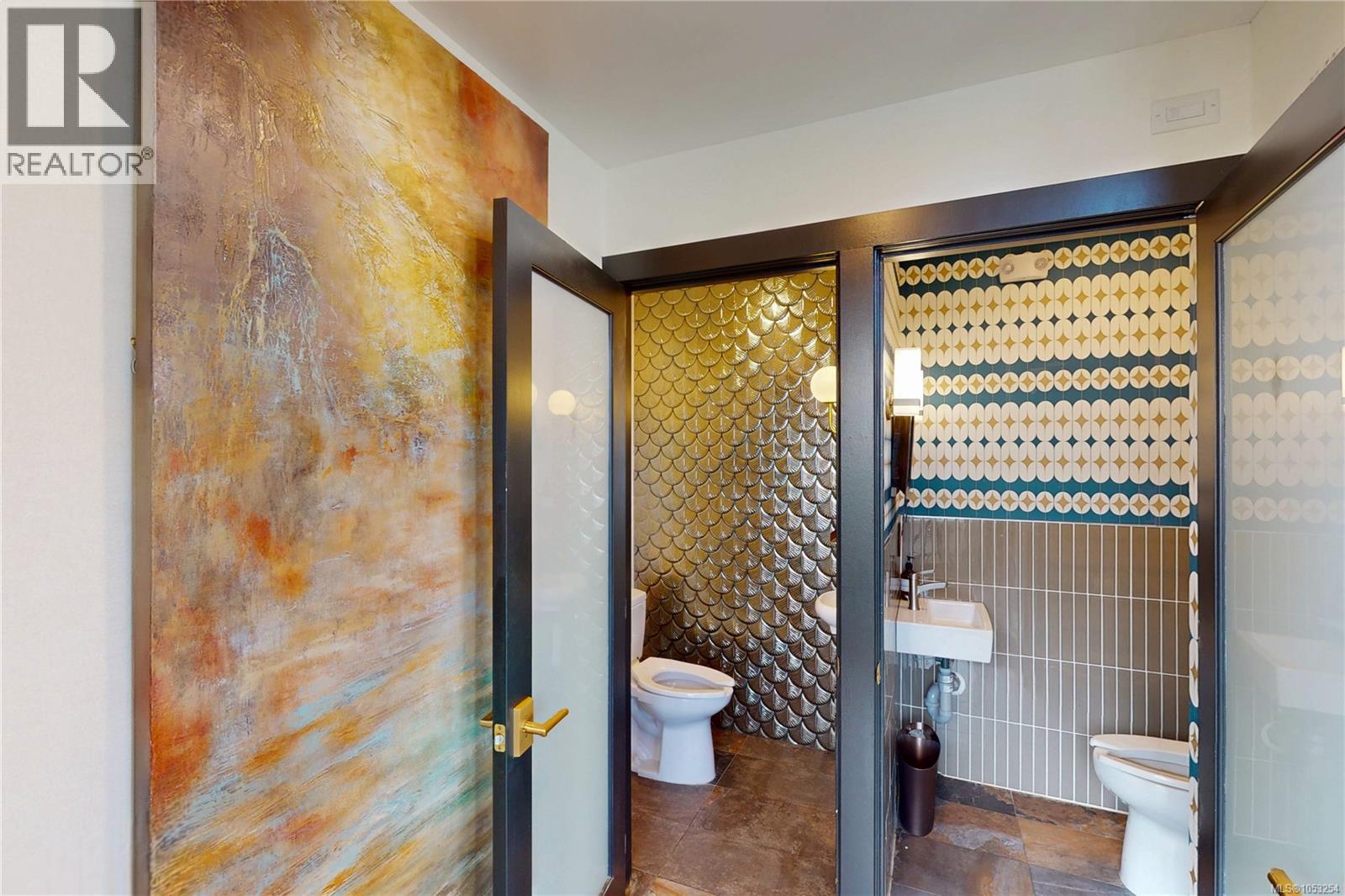  2296 Cadboro Bay Road, Oak Bay