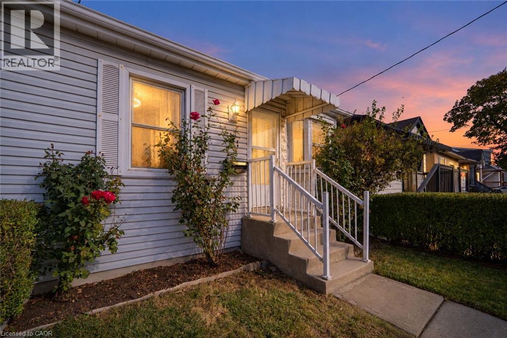 21 HARRISON Avenue, Hamilton — photo 2