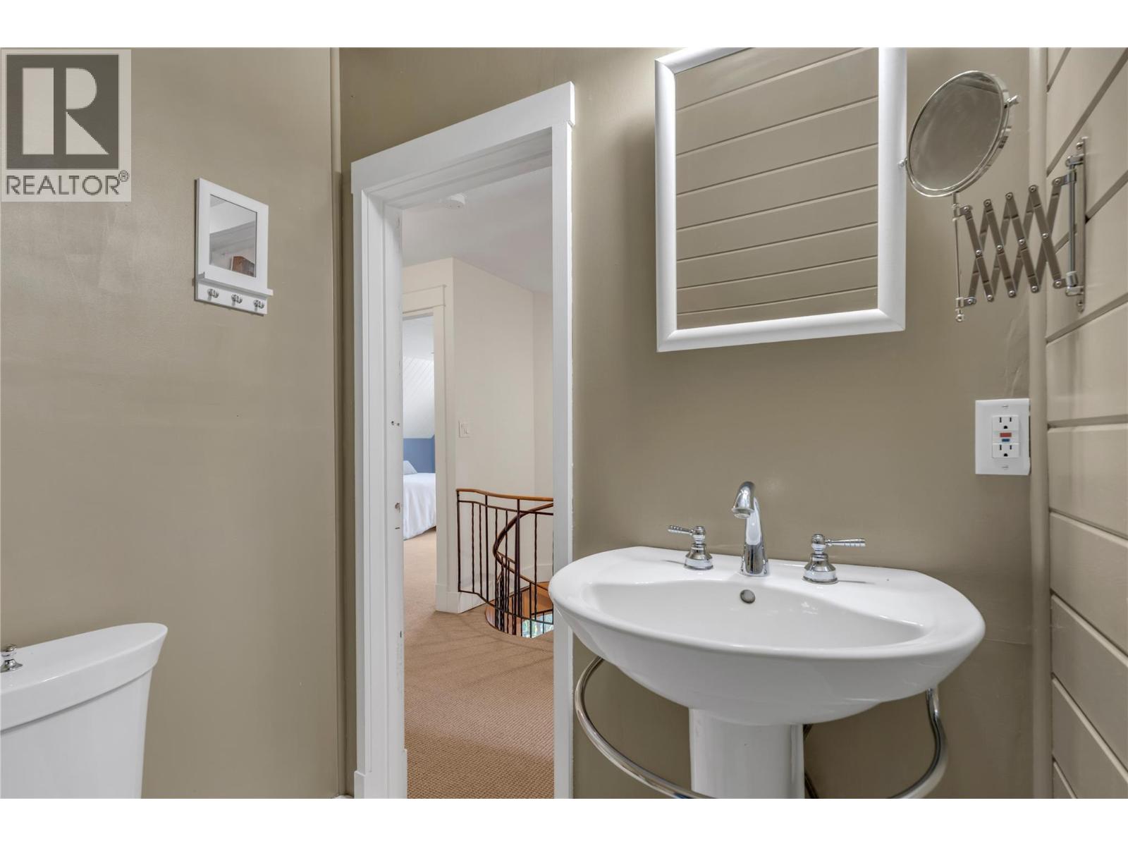410 Upper Bench Road N, Penticton