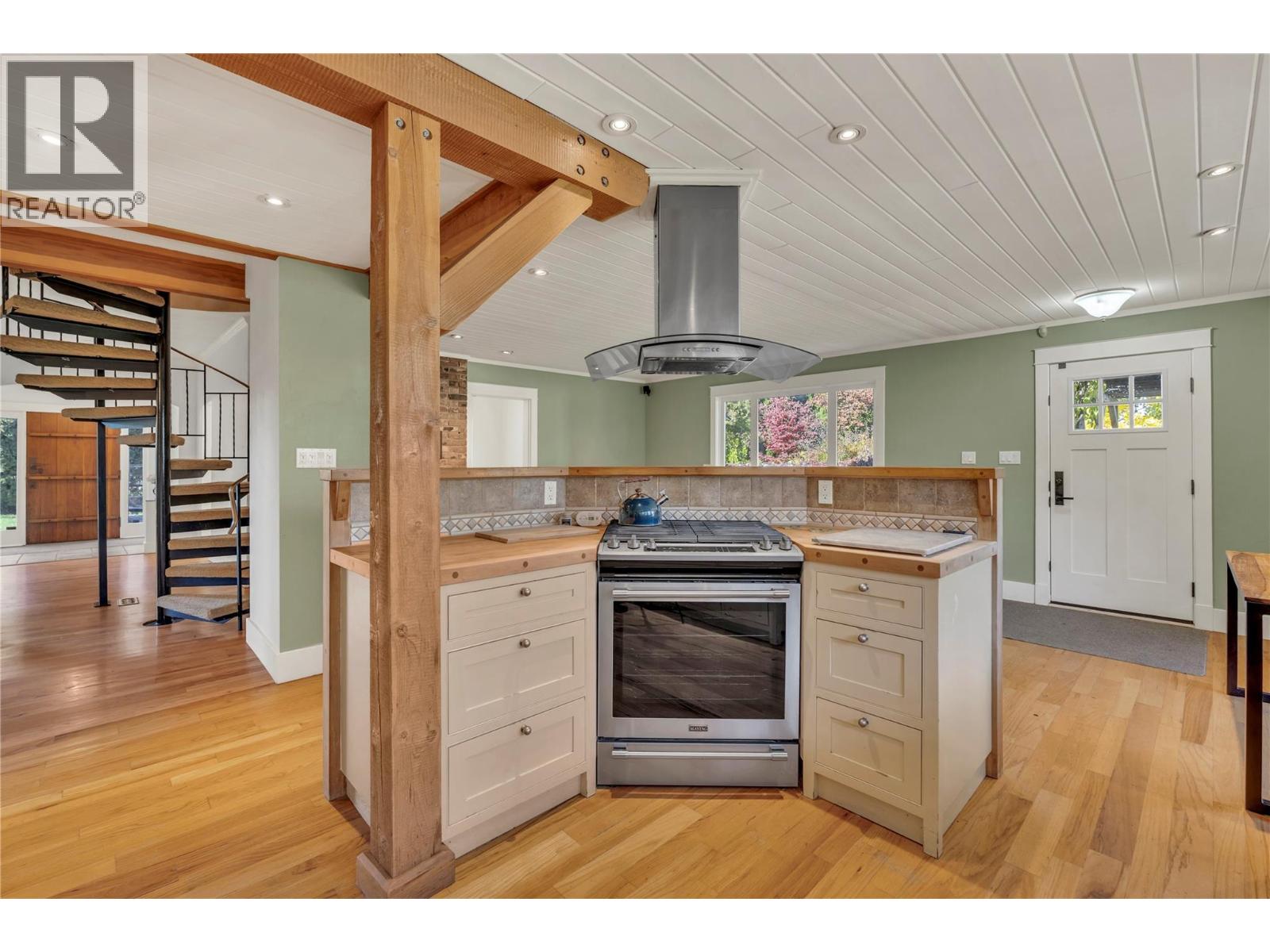 410 Upper Bench Road N, Penticton
