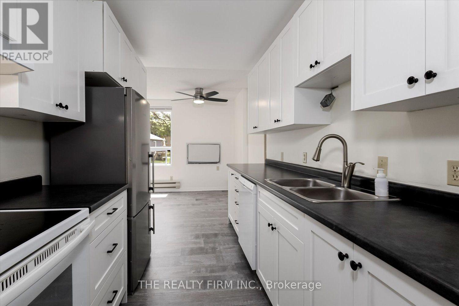 207 - 220 DUKE STREET, Strathroy-Caradoc (NW) — photo 5