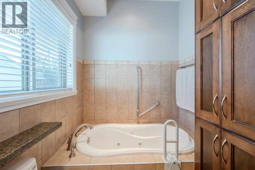 1124 Fairview Road, Oliver