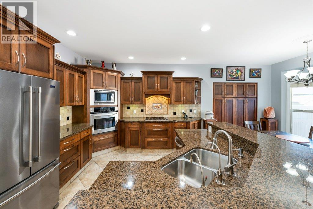 1124 Fairview Road, Oliver