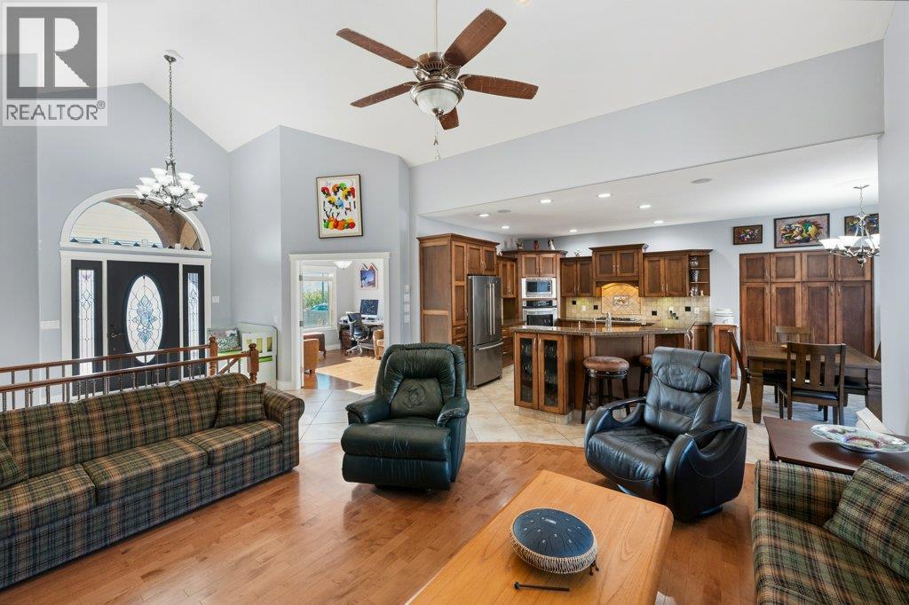1124 Fairview Road, Oliver
