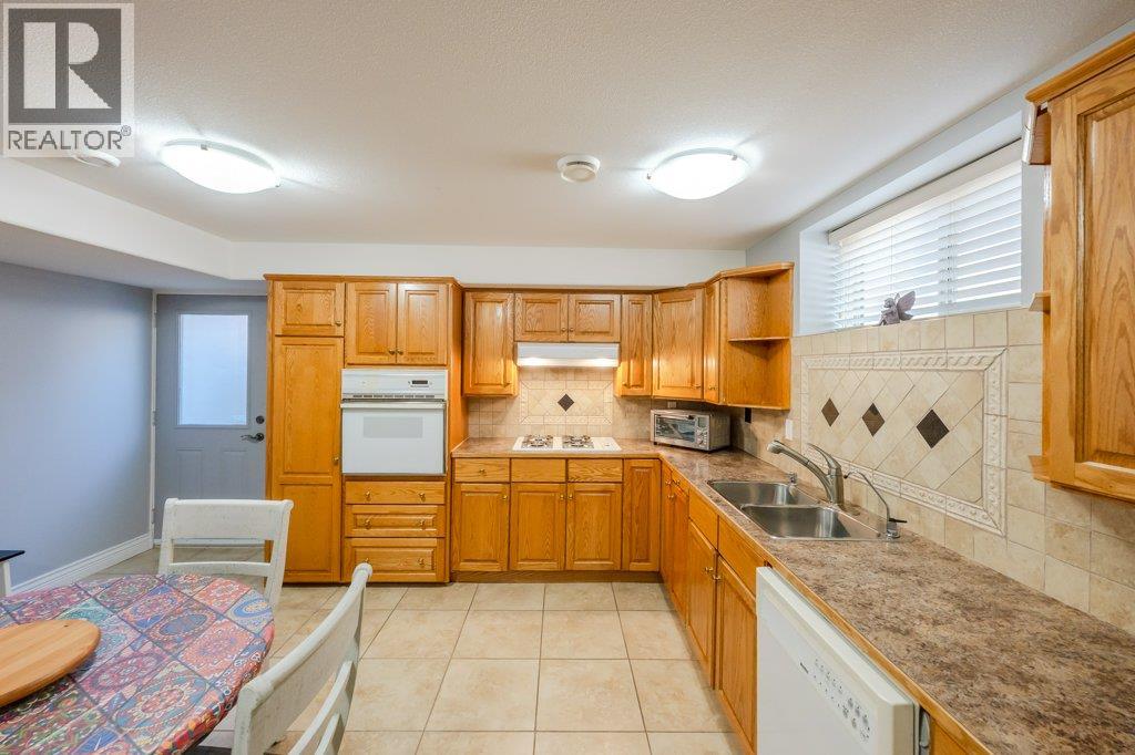 1124 Fairview Road, Oliver