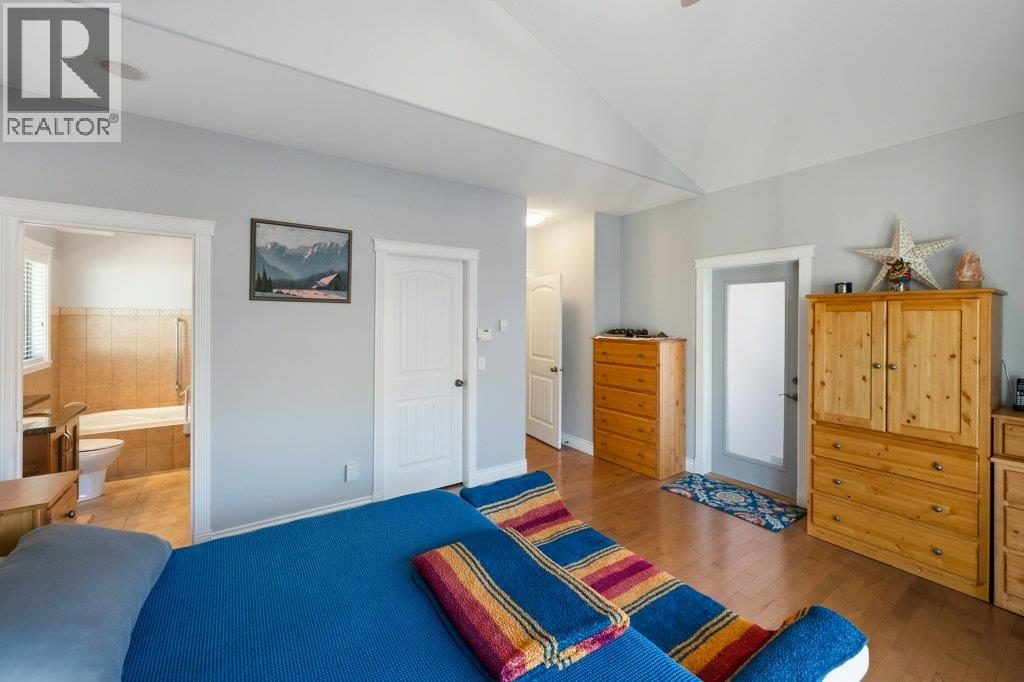 1124 Fairview Road, Oliver
