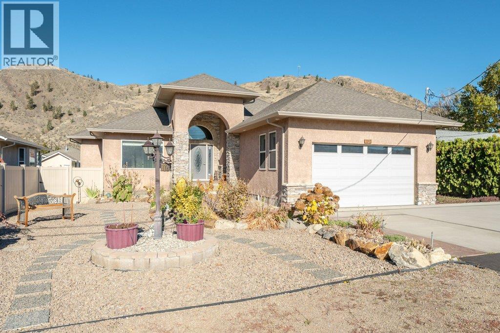 1124 Fairview Road, Oliver