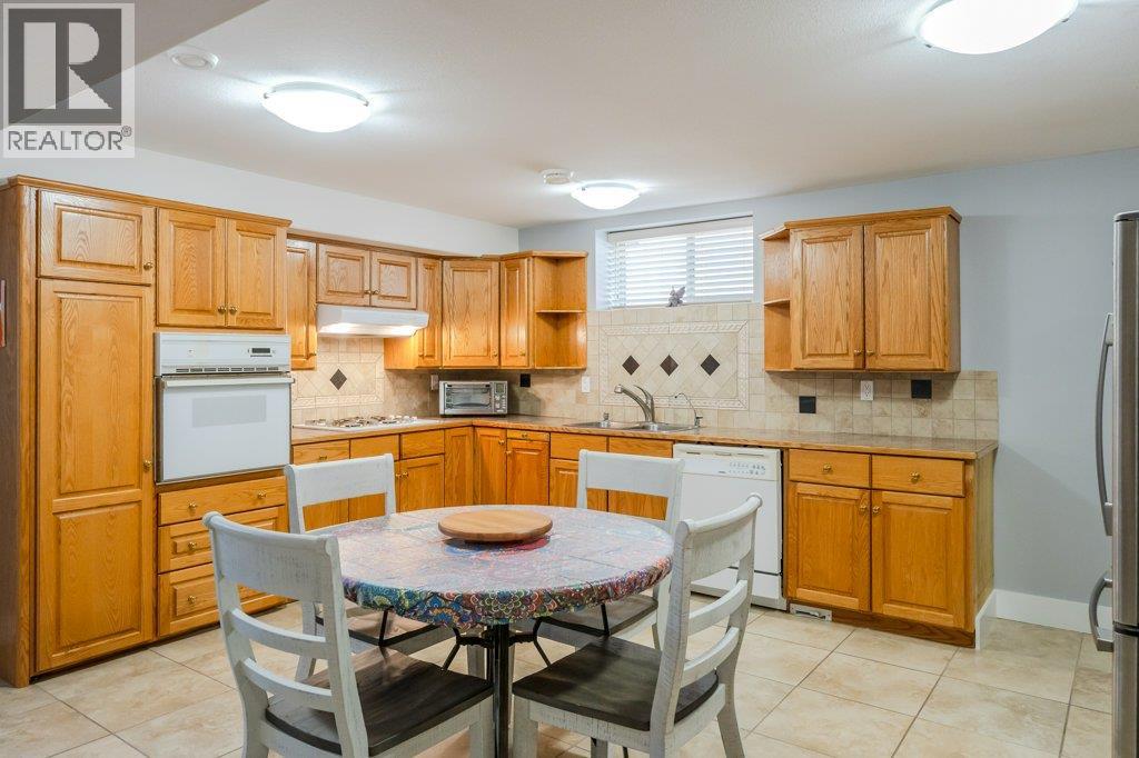 1124 Fairview Road, Oliver
