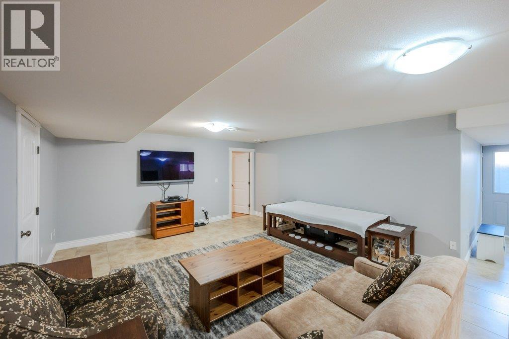 1124 Fairview Road, Oliver