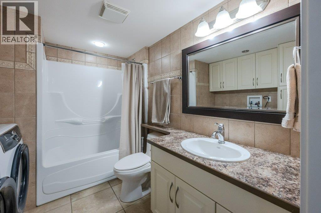 1124 Fairview Road, Oliver
