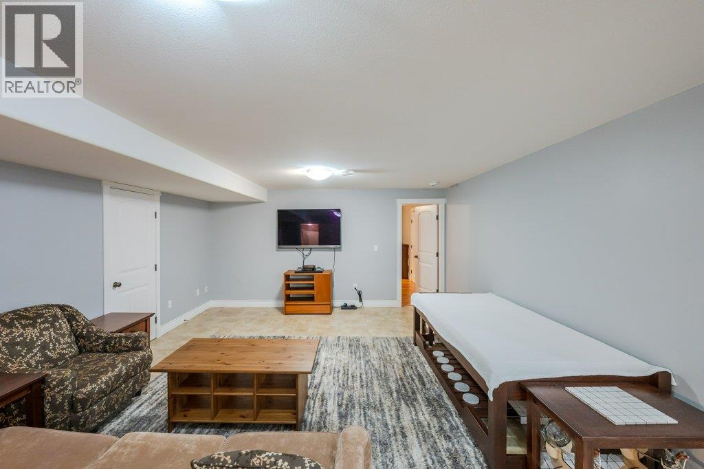 1124 Fairview Road, Oliver