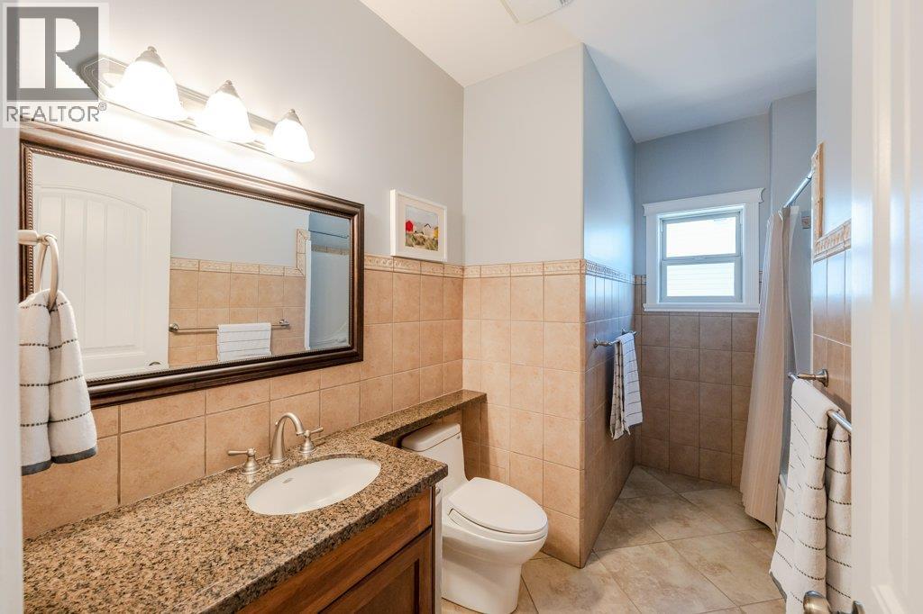 1124 Fairview Road, Oliver