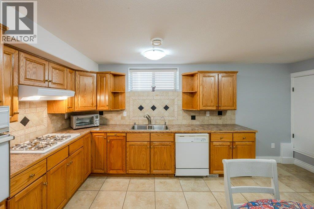 1124 Fairview Road, Oliver