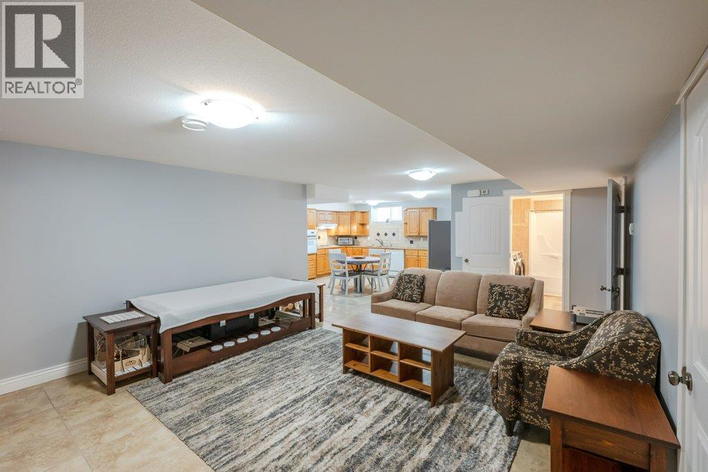 1124 Fairview Road, Oliver