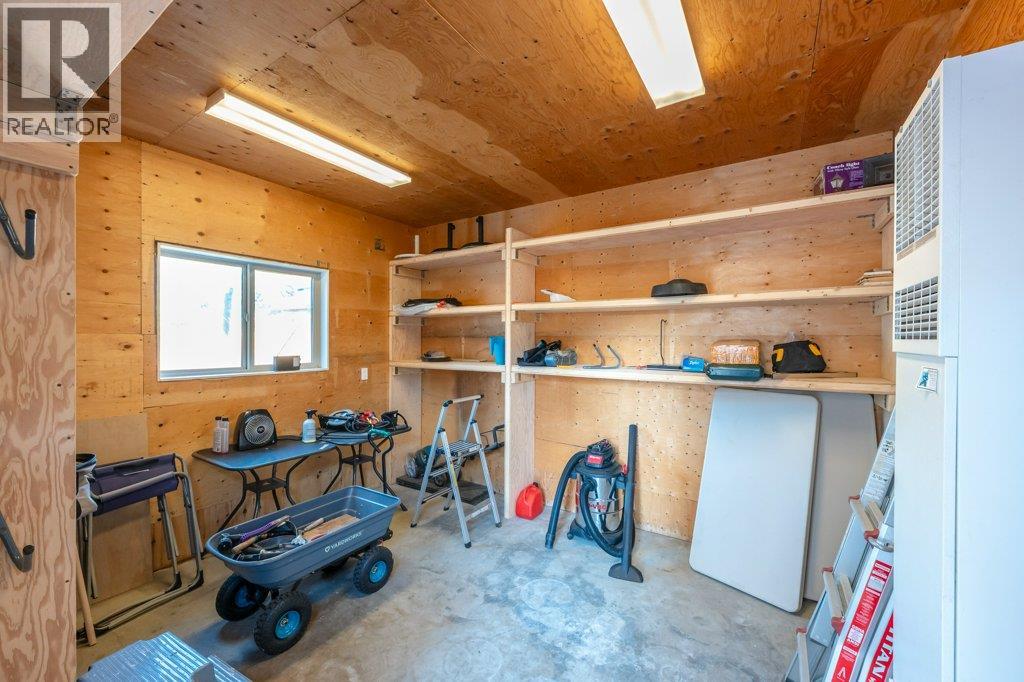 1124 Fairview Road, Oliver