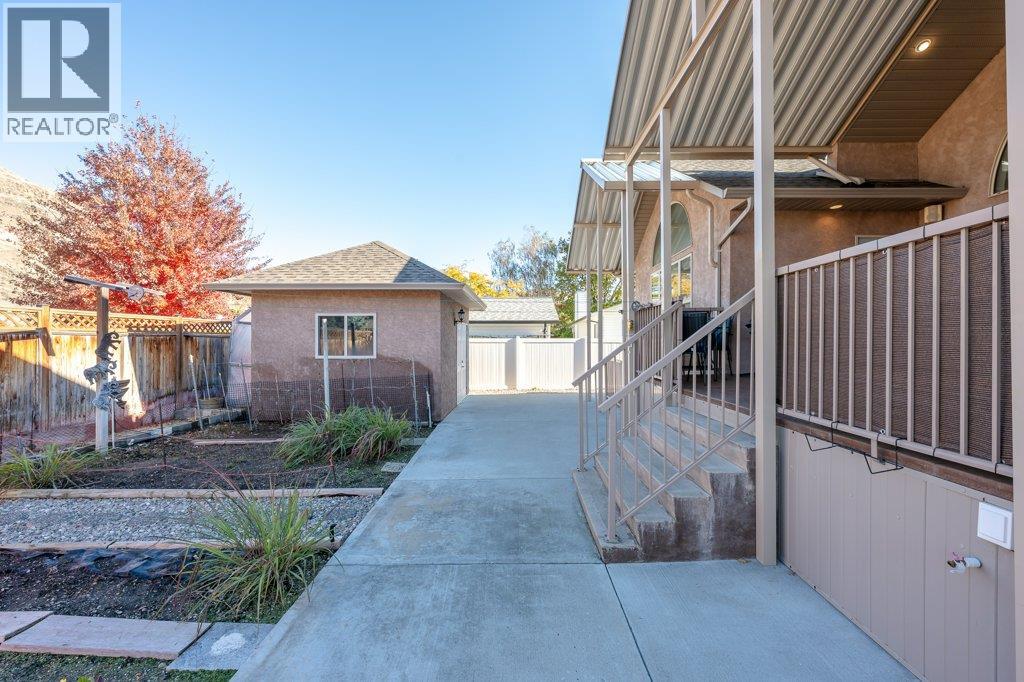 1124 Fairview Road, Oliver
