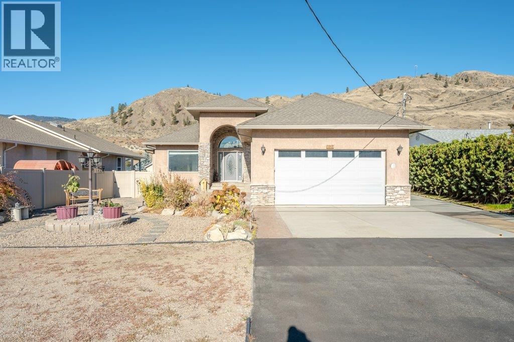 1124 Fairview Road, Oliver