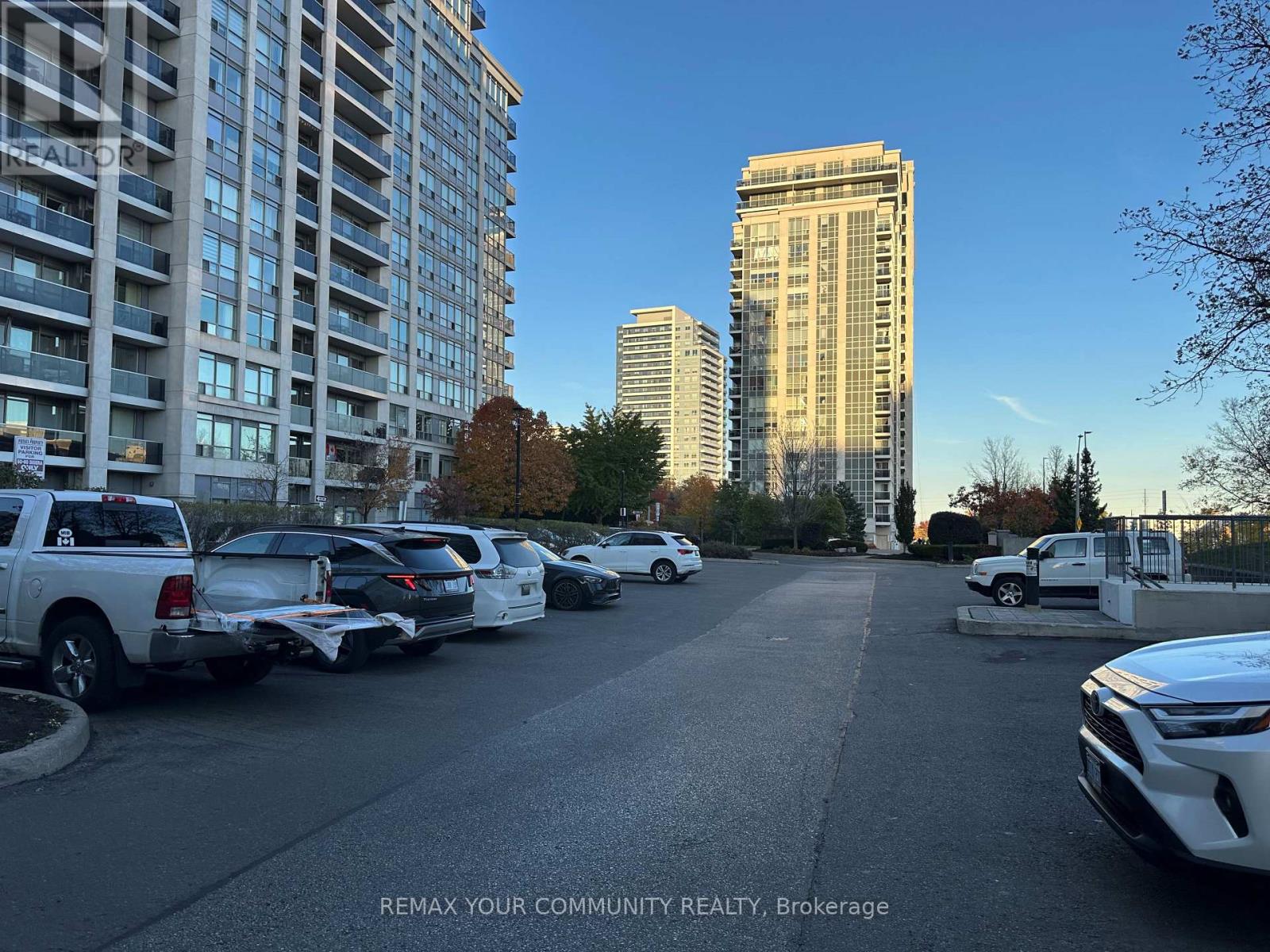 1207 - 50 DISERA DRIVE, Vaughan (Beverley Glen) — photo 2