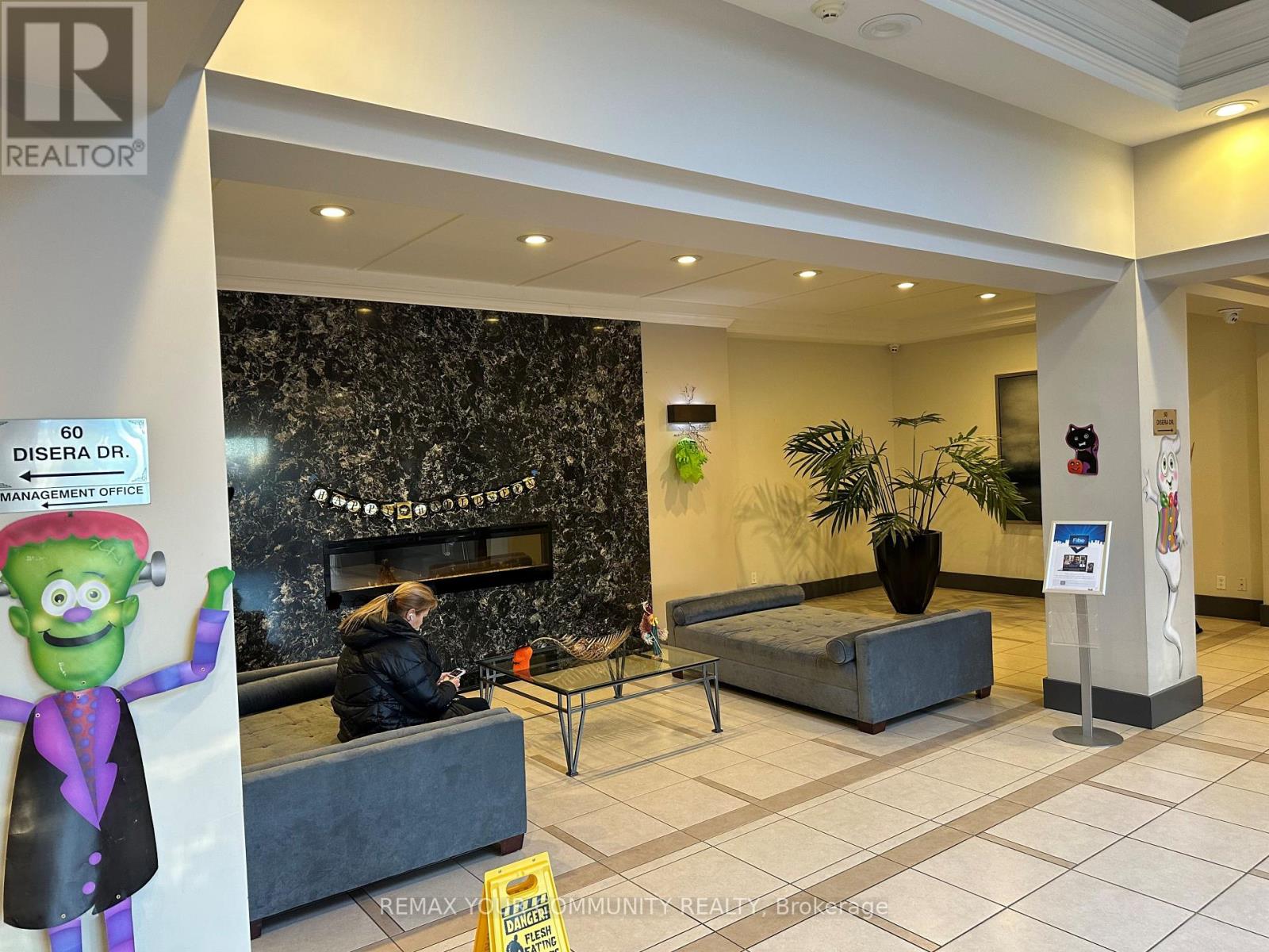 1207 - 50 DISERA DRIVE, Vaughan (Beverley Glen) — photo 3