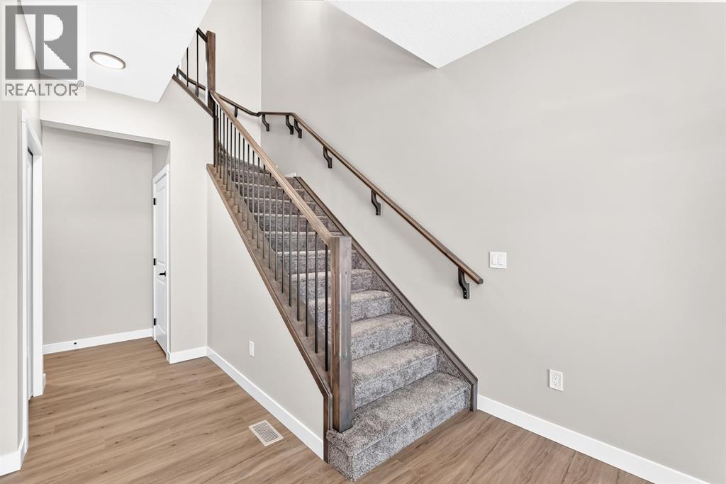 1063 Bayview Crescent SW, photo 19 of 43