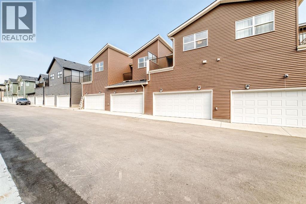1063 Bayview Crescent SW, photo 35 of 43