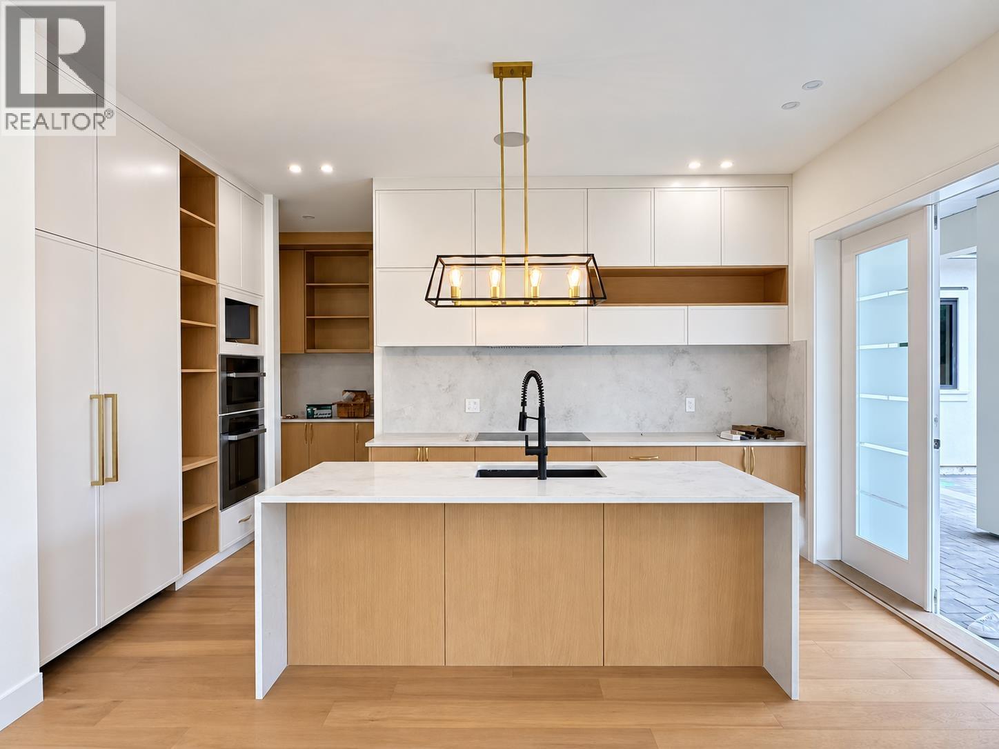 11600 KINGFISHER Drive, Richmond