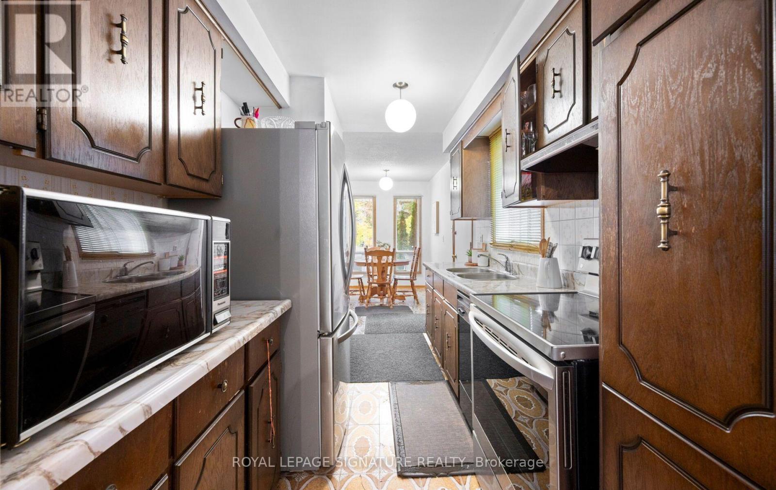 129 Cavell Avenue, Toronto, ON photo 13