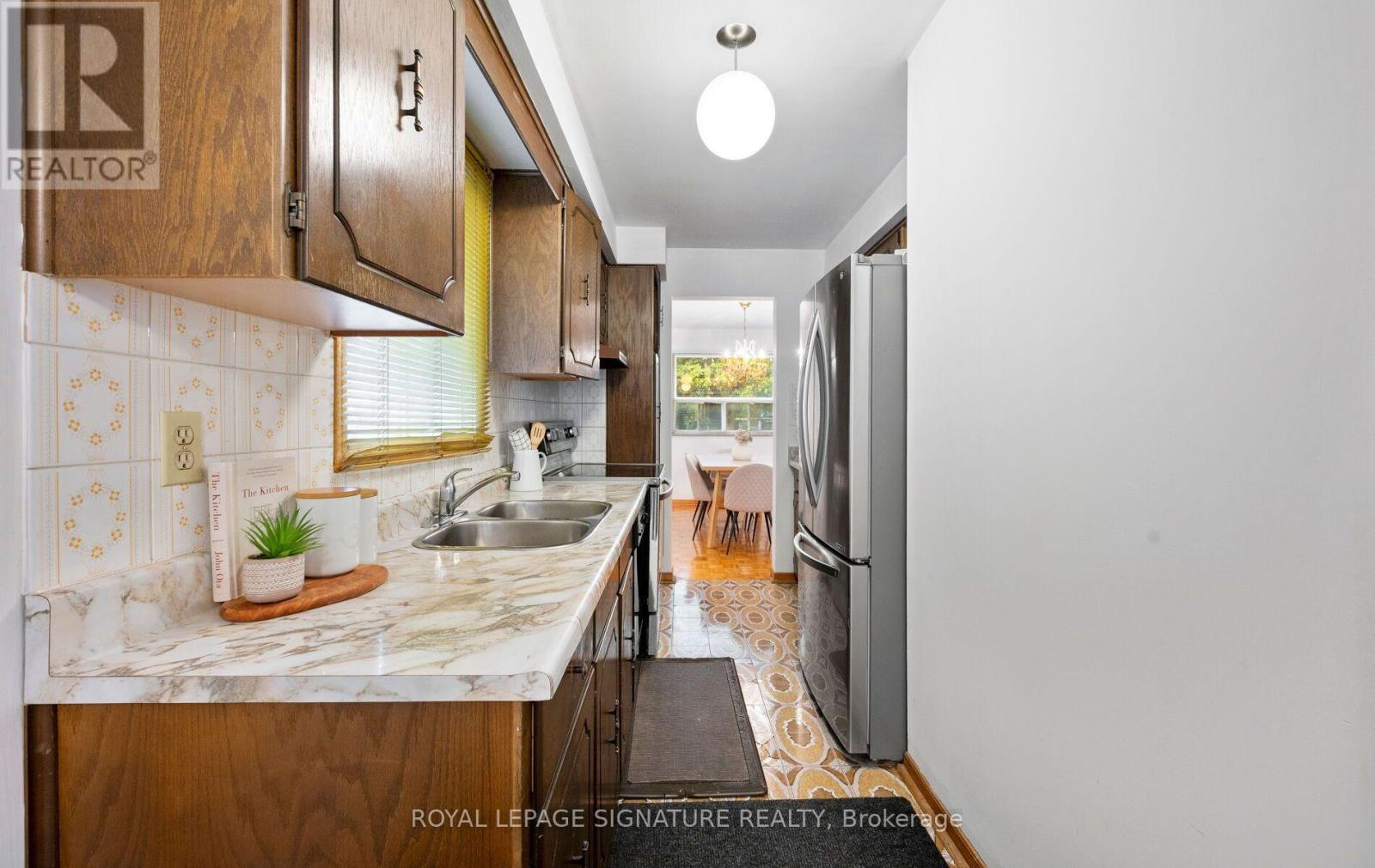 129 Cavell Avenue, Toronto, ON photo 15