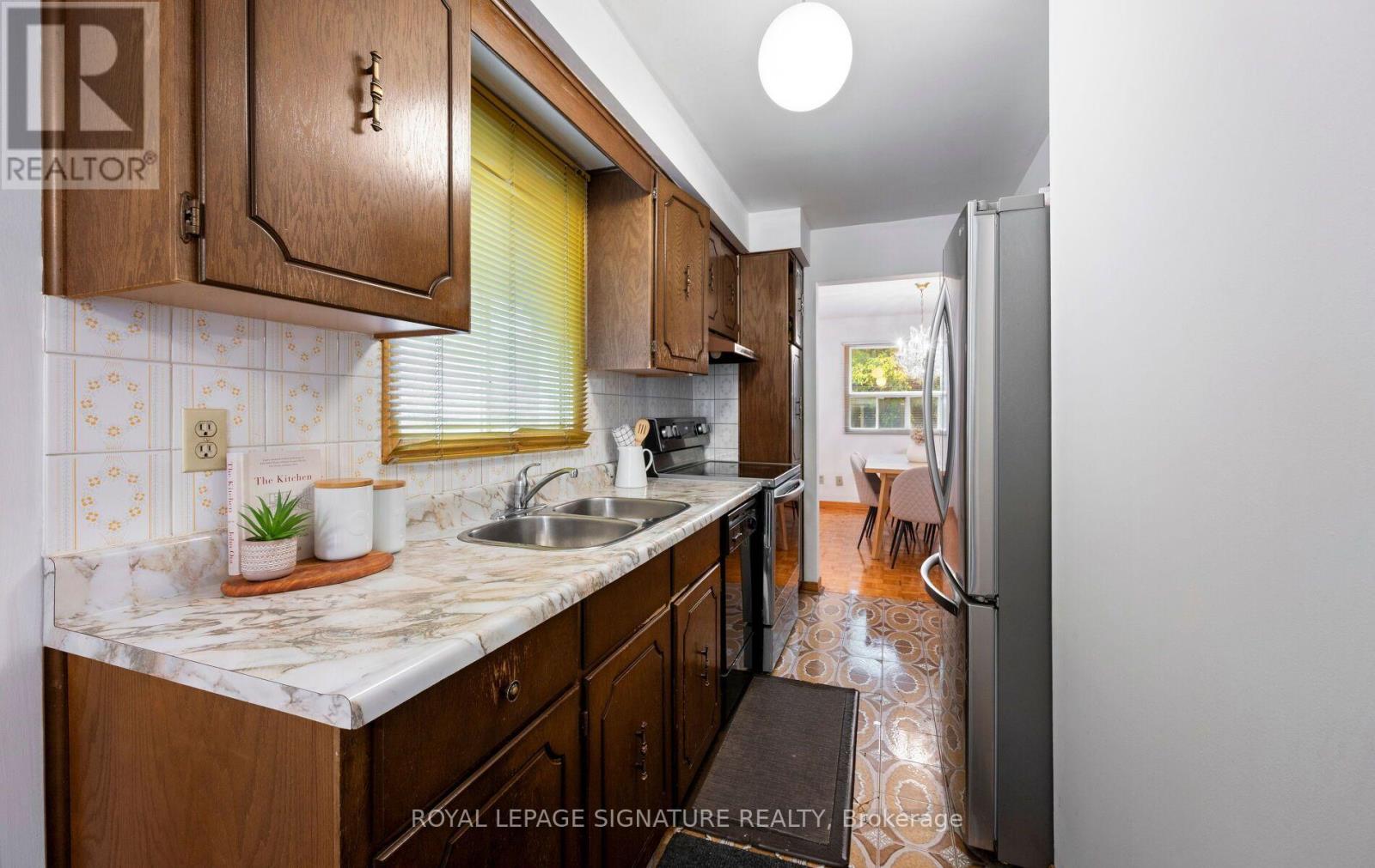 129 Cavell Avenue, Toronto, ON photo 18