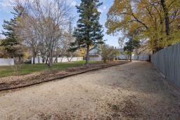 890 Charleswood Road, Winnipeg, MB R3R1K6 Photo 37