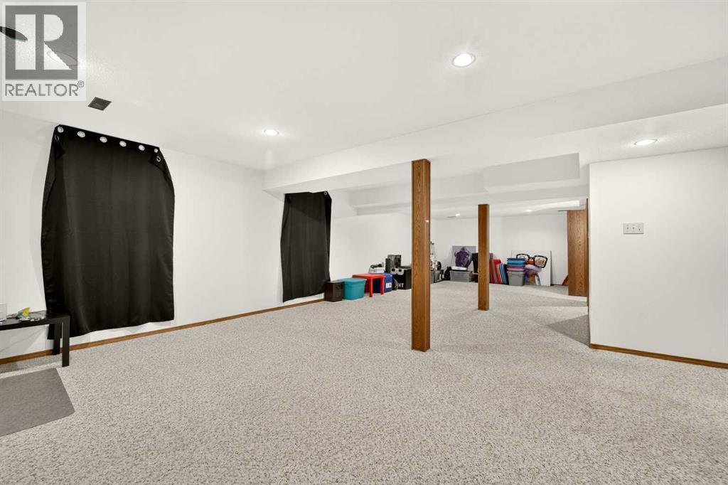 35 Ermineglen Road N, photo 43 of 50