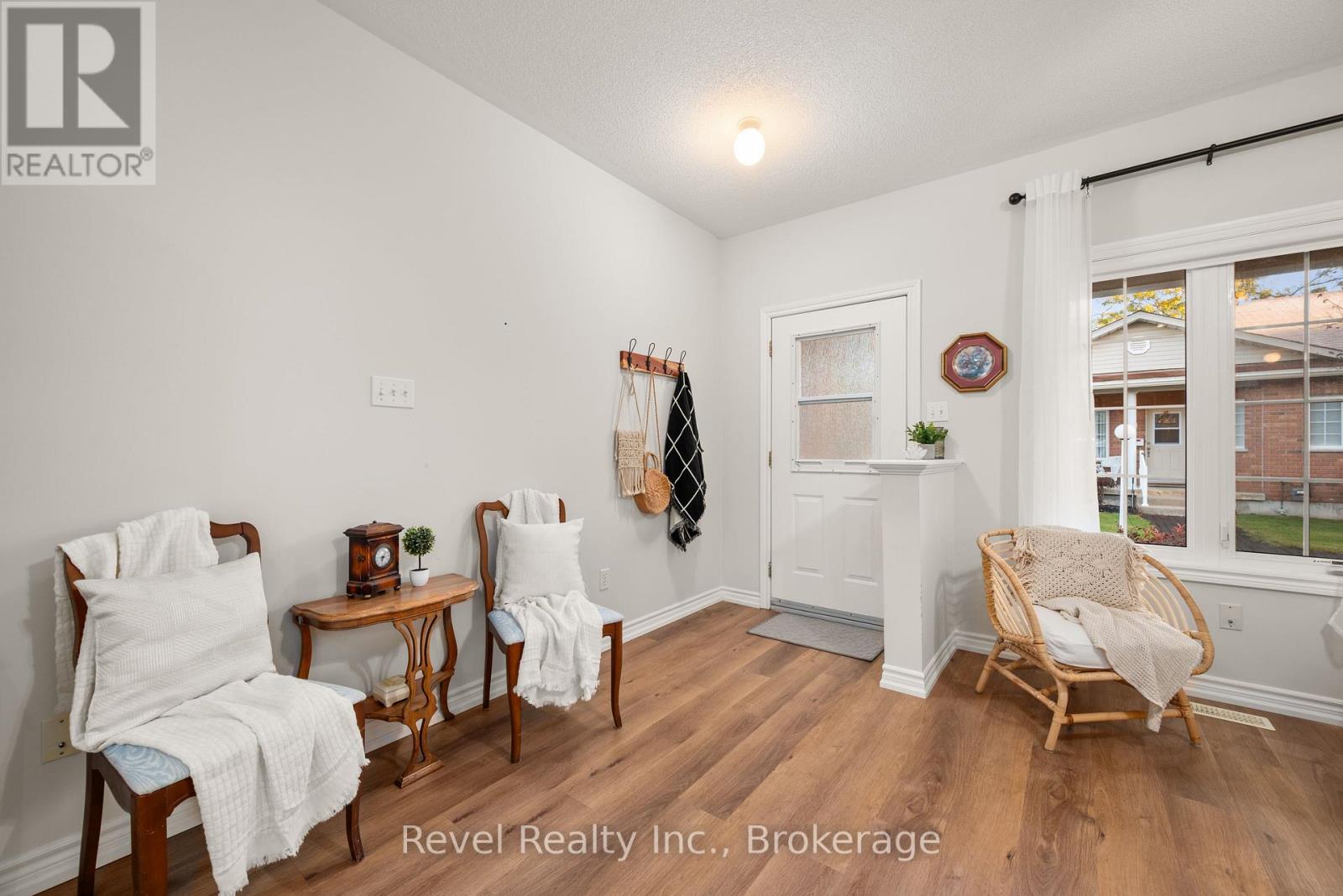 10- 111 Colborne Street, Kawartha Lakes, ON photo 18